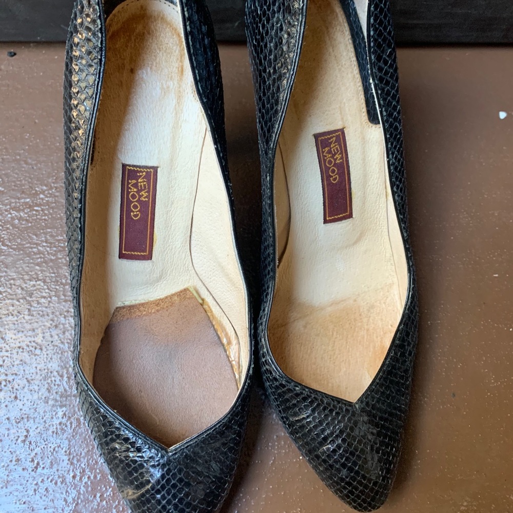 New Mood pointed toed heels